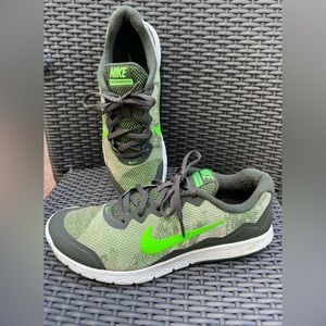 Nike flex experience mens sz 8 Athletic Sneakers